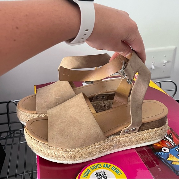 Platform sandals - Picture 3 of 3